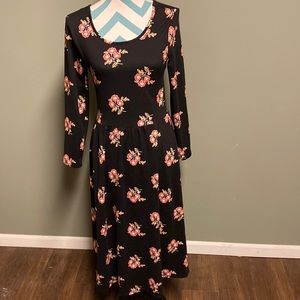 Size medium Old Navy long sleeve midi dress with flowers
